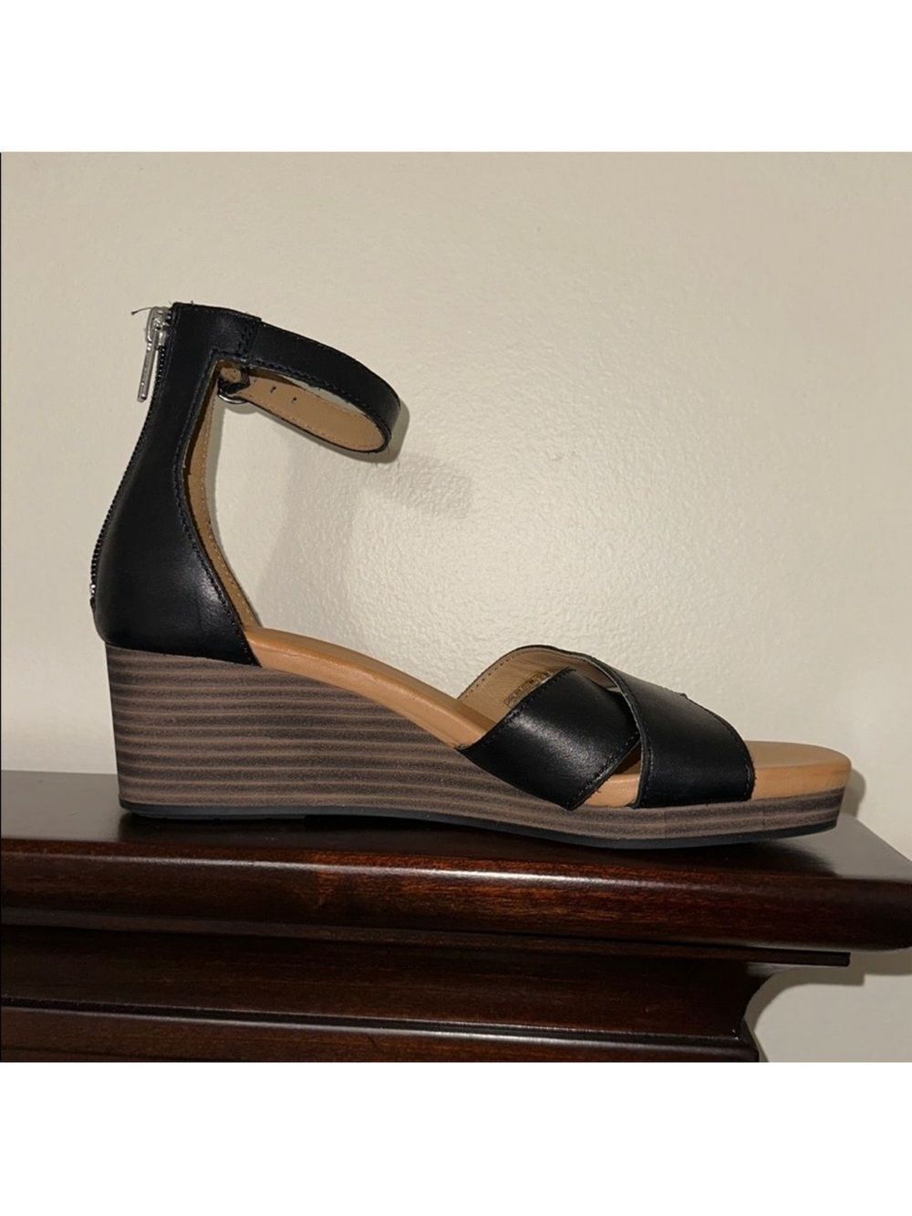 UGG 7.5 Black Tan Interior Cross Cross Ankle Strap Back Zip Wedge Sandals